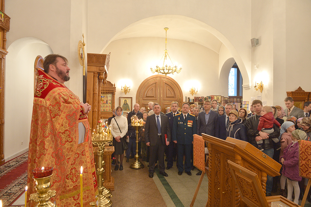 Свтые мощи в Госпиталь Вишневского 03.05.2015 (7).JPG