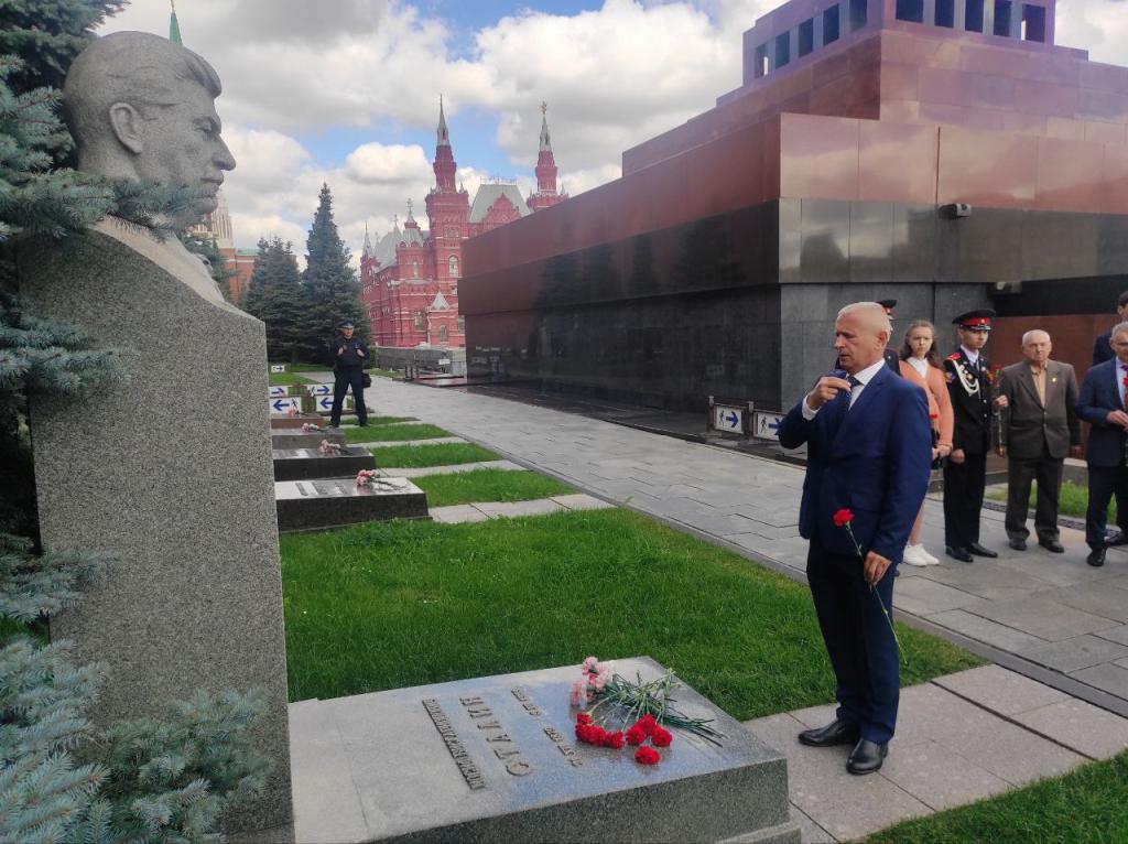 Возложение цветов Сталину 21.08.2023 (13).jpg