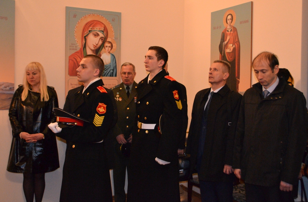 Вручение мощей в УГСВУ 18.04.2015 (14) .JPG