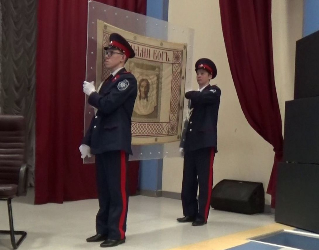 Знамена Императоских кадетских корпусов в Самаре (11).jpg