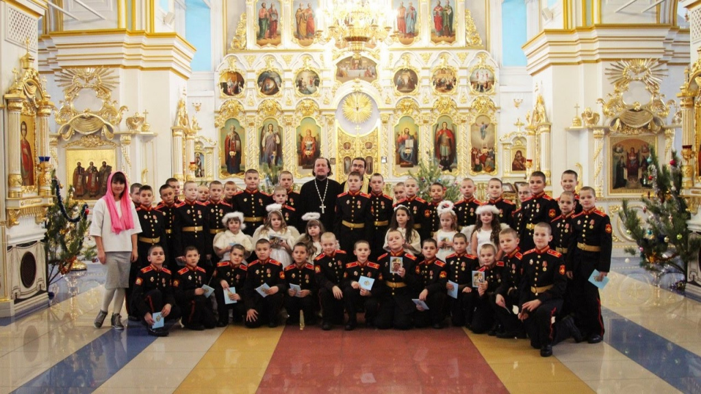 Суворовцы в Храме.jpg