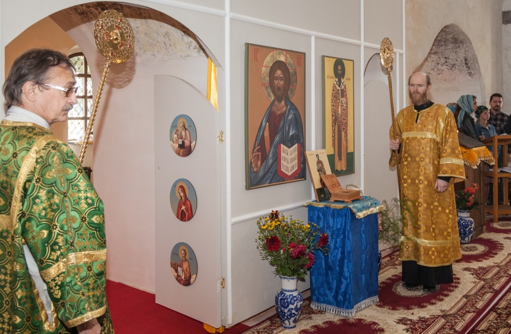Суворовский Храм Передача мощей и Первая Литургия (3.1).jpg