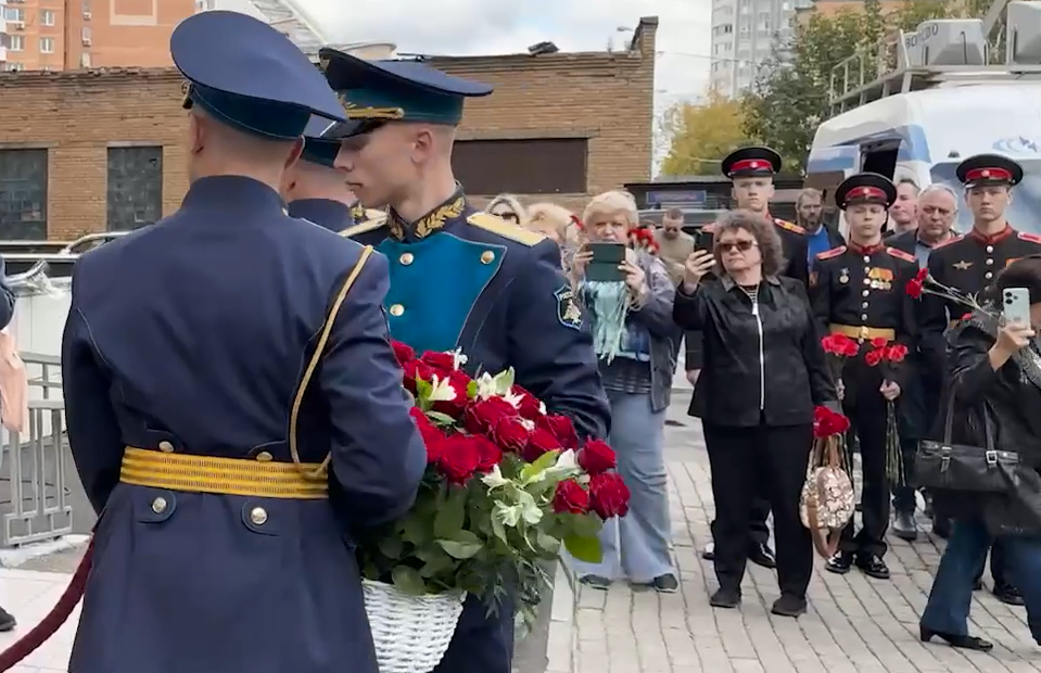 Мемориальная доска Московскому суворовцу Герою России Андрею Волоскову – 3.png