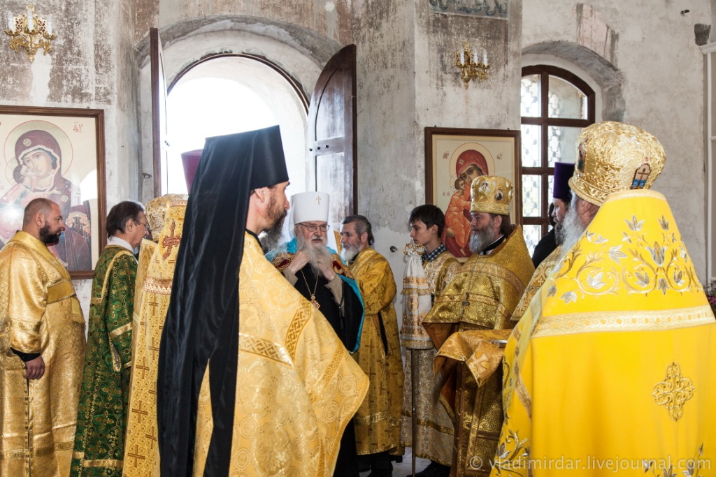 Суворовский Храм Передача мощей и Первая Литургия (2).jpg