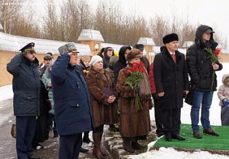 Открытие памятника суворовцу В.В.Кирсанову 7 ноября 2016 года (11).JPG