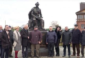 Памятник А В Суворову в Кистыше